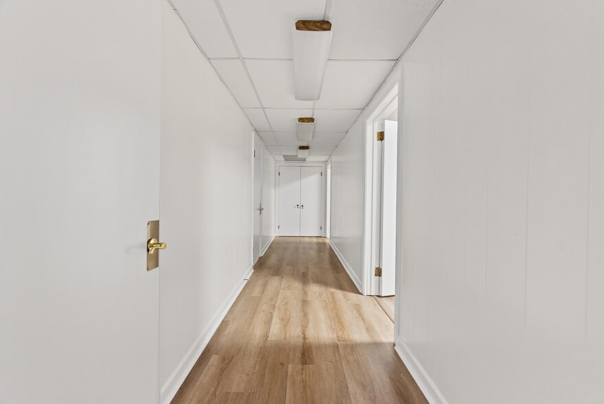 More Photos Of 525 7th St, Altavista Office For Sale