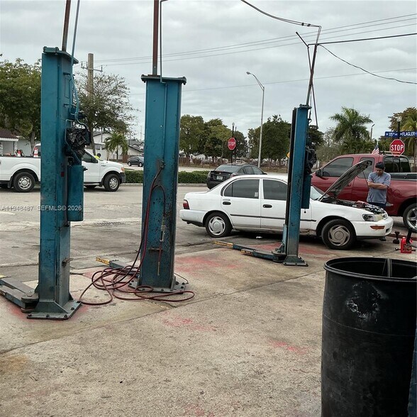 More Photos Of 11480 W Flagler St, Miami Auto Repair For Sale