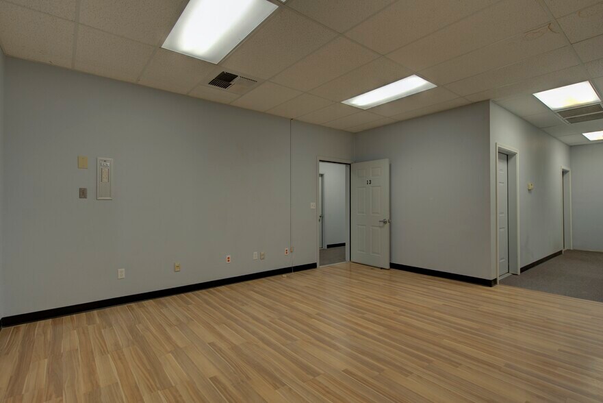 More Photos Of 295 Main St, Weed Office For Sale
