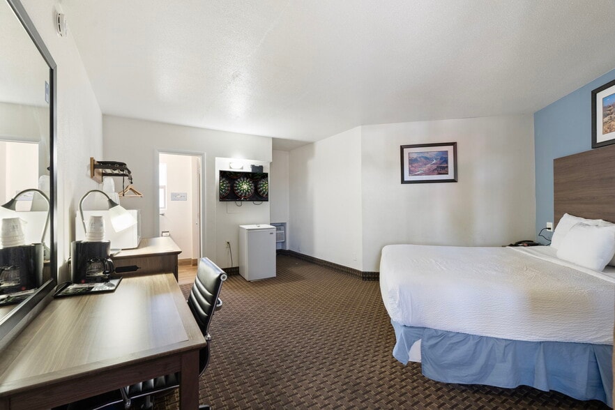 More Photos Of 430 E Route 66, Williams Hotel For Sale