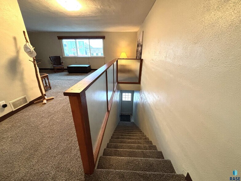 More Photos Of 118 N Broadway Ave, Miller General Retail For Sale