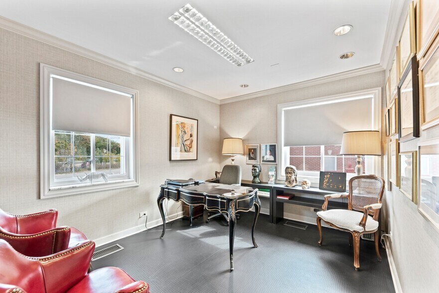 More Photos Of 330 W Frontage Rd, Northfield Medical For Lease