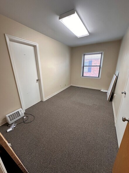 More Photos Of 23 Erlanger Rd, Erlanger Office Residential For Lease