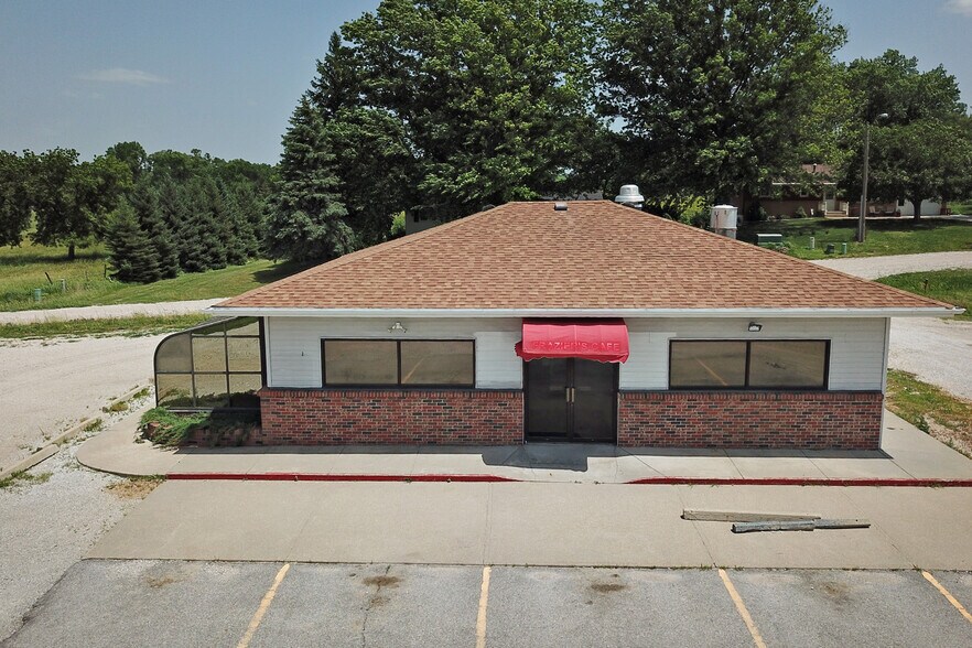 More Photos Of 472 12th St, Tecumseh General Retail For Sale