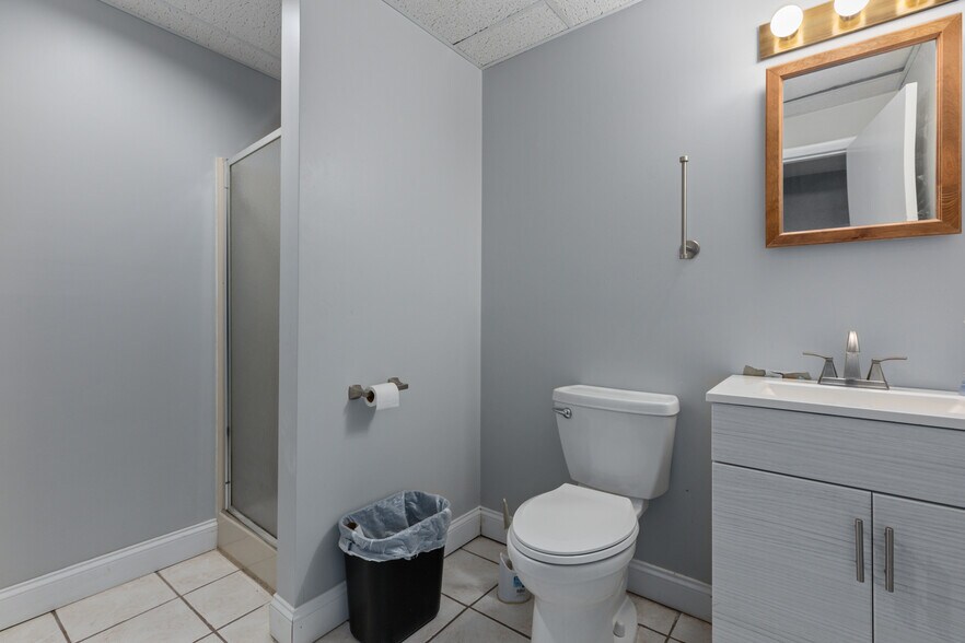 More Photos Of 902 W Union Ave, Litchfield Office For Sale