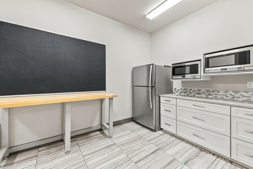 More Photos Of 1440 Battelle Blvd, Richland Manufacturing For Sale