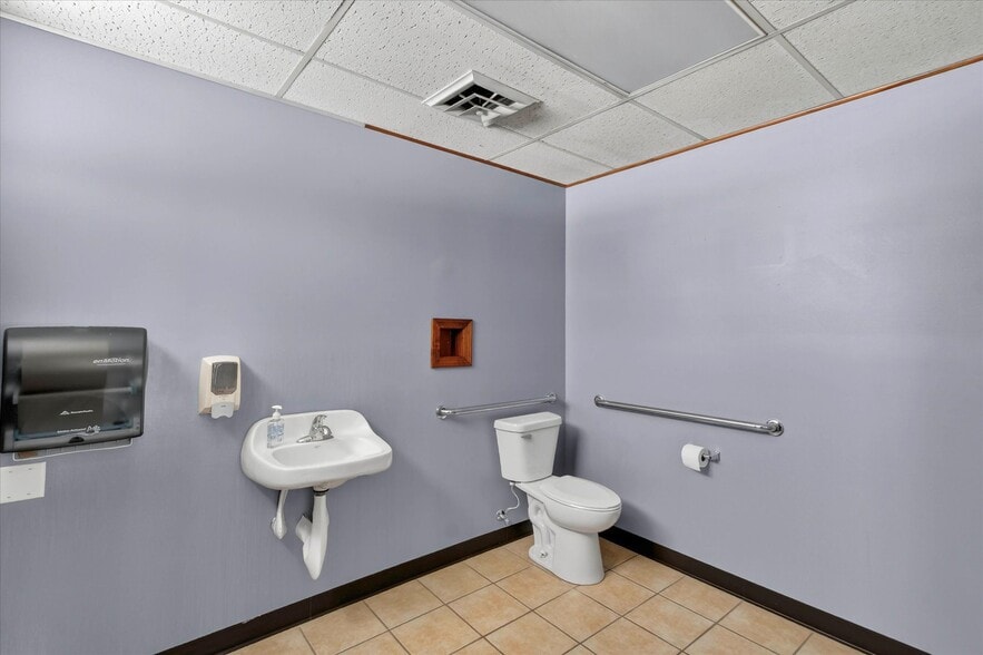 More Photos Of 820 N Pine River St, Ithaca Healthcare For Sale