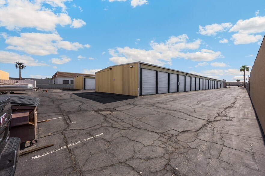 More Photos Of 811-823 S Williams Rd, Palm Springs Self Storage For Sale