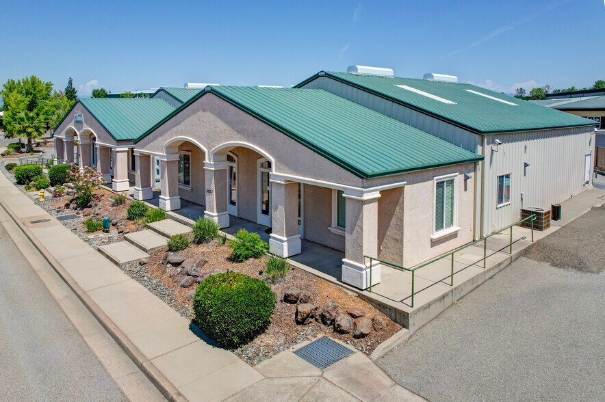 More Photos Of 3075 Crossroads Dr, Redding Light Distribution For Sale