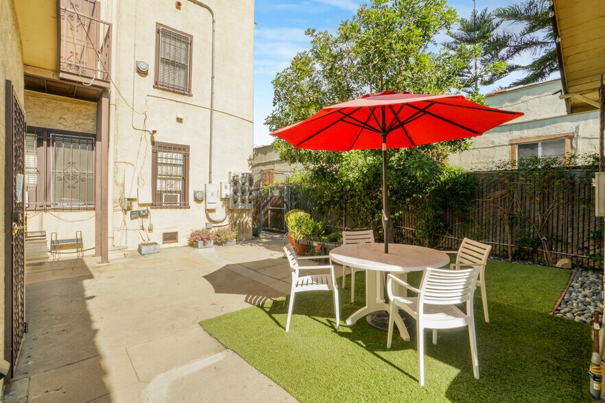 More Photos Of 716 W 30th St, Los Angeles Apartments For Sale
