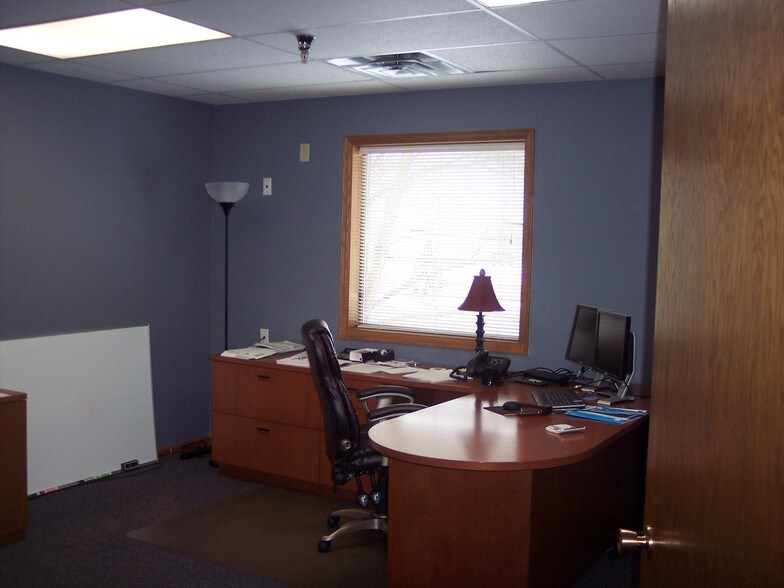 More Photos Of 2800 Freeway Blvd, Brooklyn Center Office For Lease