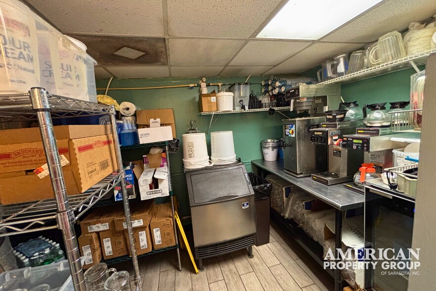 More Photos Of 470 W Dearborn St, Englewood Restaurant For Sale