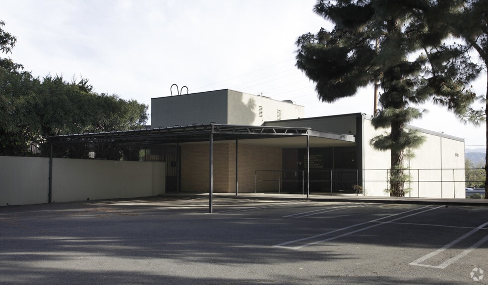 More Photos Of 10700 Ventura Blvd, Studio City Office For Lease