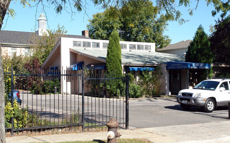 Primary Photo Of 4236 Hylan Blvd, Staten Island Medical For Lease