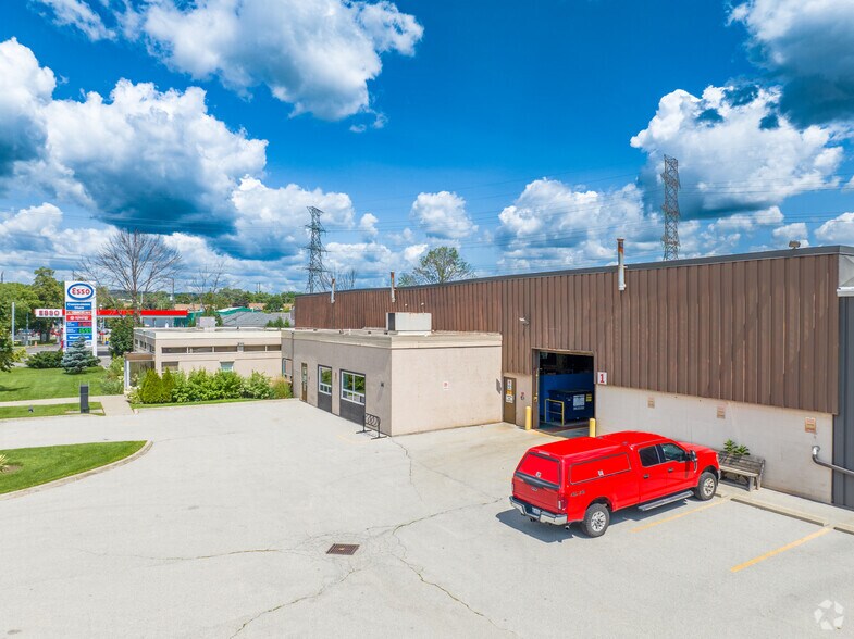 More Photos Of 955 Maple Ave, Burlington Warehouse For Sale