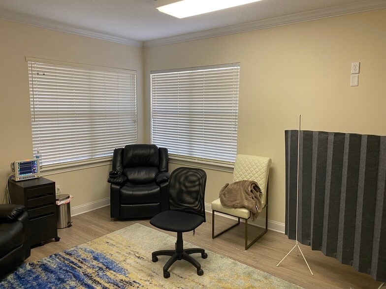 More Photos Of 8833 Perimeter Park Blvd, Jacksonville Medical For Lease