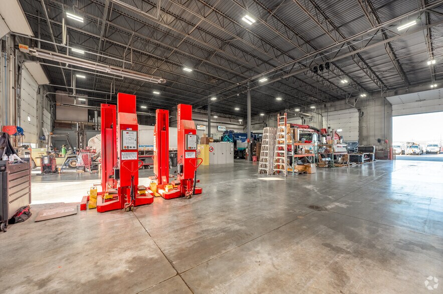 More Photos Of 5550 Poindexter Dr, Indianapolis Distribution For Sale