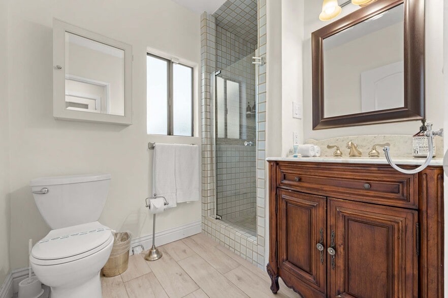More Photos Of 5932 Lubao Ave, Woodland Hills Healthcare For Lease