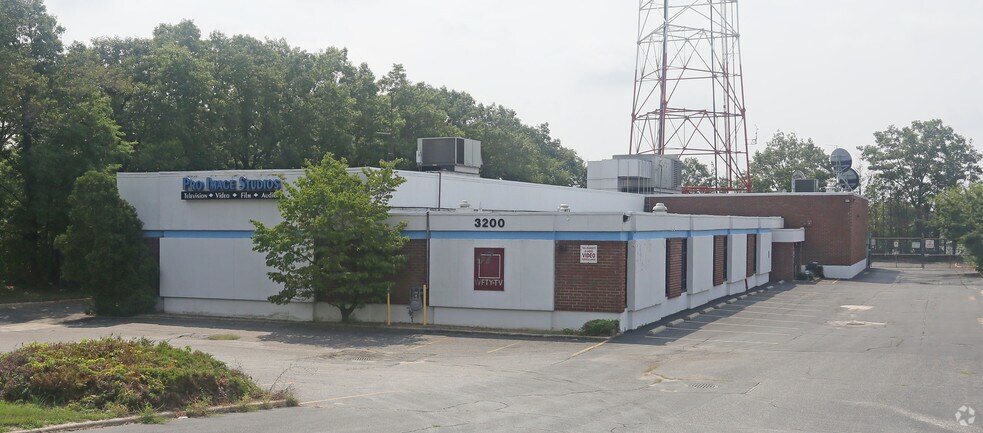 More Photos Of 3200 Express Dr S, Islandia Warehouse For Sale