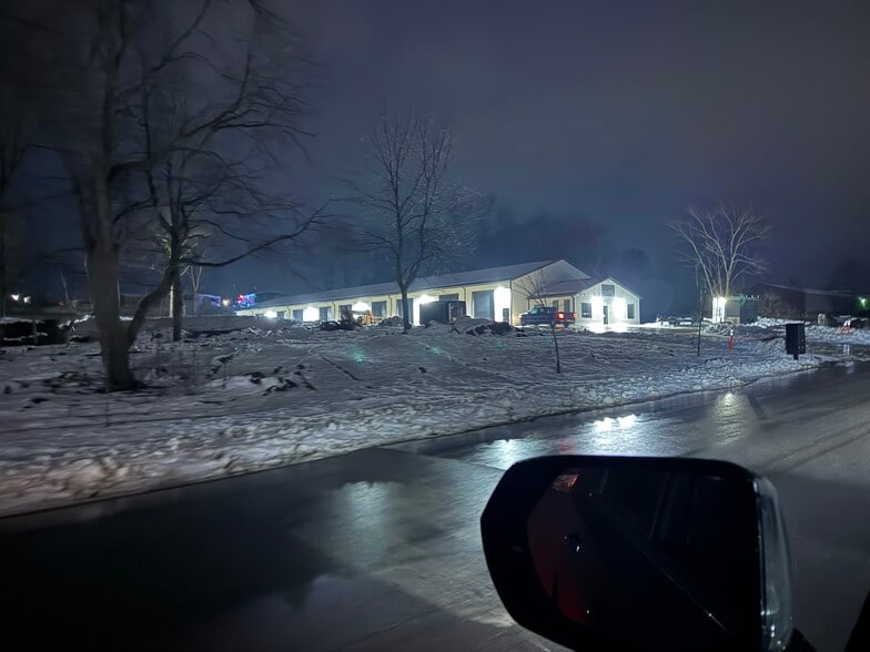 More Photos Of 1000 Enterprise Dr, Hastings Flex For Lease