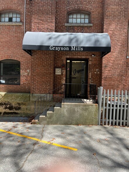 More Photos Of 50 Industrial Cir, Lincoln Manufacturing For Lease