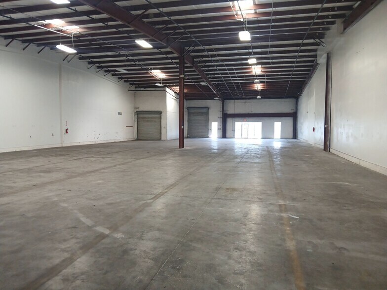 More Photos Of 12401 Belcher Rd S, Largo Flex For Lease