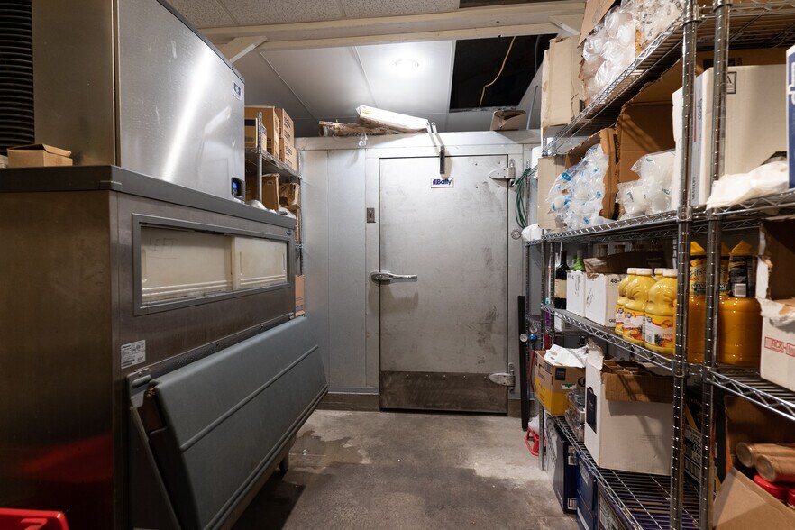 More Photos Of 1401 S Morley St, Moberly Restaurant For Sale