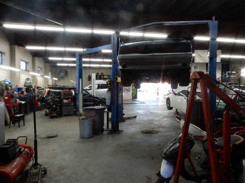 More Photos Of 105 Wood Ave, Bridgeport Light Manufacturing For Sale