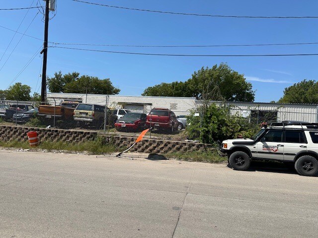 More Photos Of 3409 N Grove St, Fort Worth Warehouse For Sale