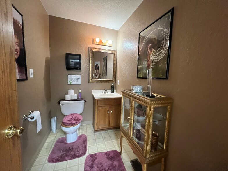 More Photos Of 402 E Main St, Riverton Storefront Retail Office For Sale