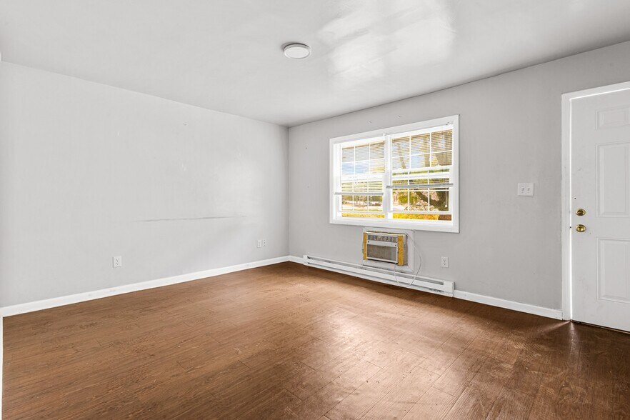 More Photos Of 210 Matthews Ave, Carrollton Apartments For Sale