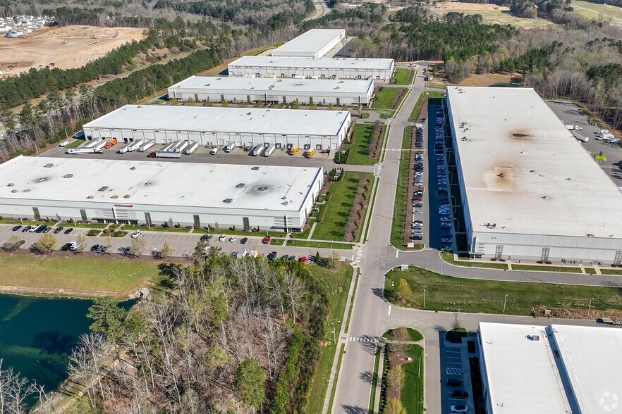 More Photos Of 565 Hinton Oaks Blvd, Knightdale Industrial For Lease