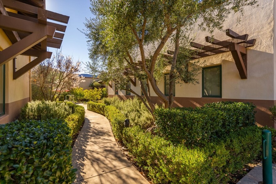 More Photos Of 407 Bryant Cir, Ojai Manufacturing For Sale