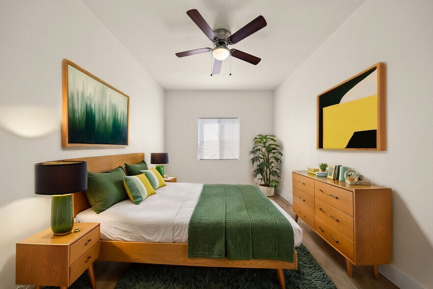 More Photos Of 1035-1035 1/2 Orange Ave, Long Beach Apartments For Sale