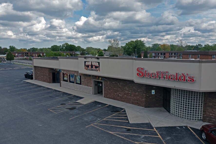 Primary Photo Of 1027 Sheffield Ave, Dyer Restaurant For Sale