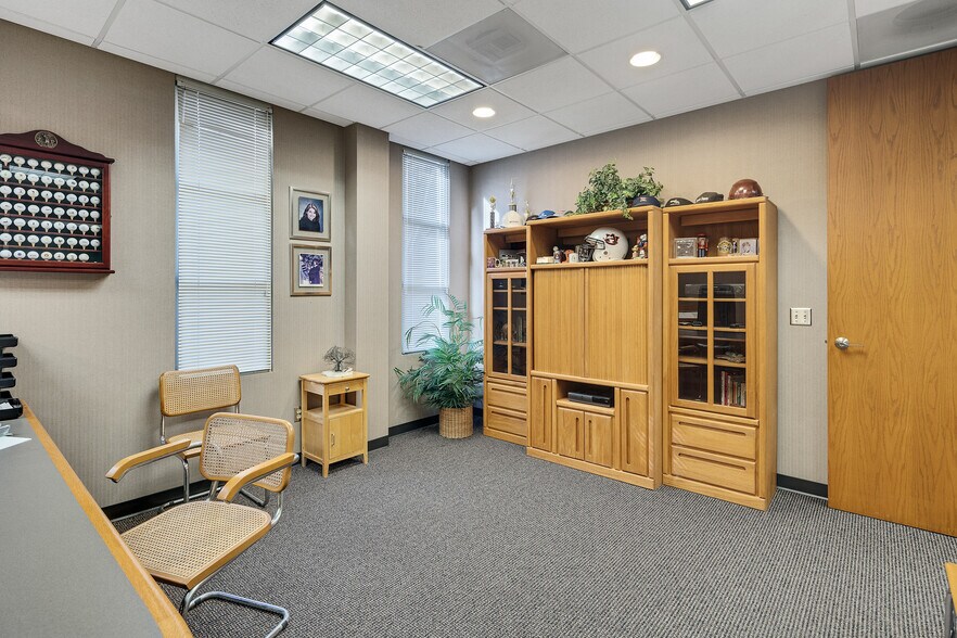 More Photos Of 30 S Byhalia Rd, Collierville Office For Lease