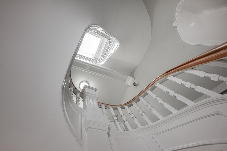 More Photos Of 3422 Rue Stanley, Montréal Hotel For Sale