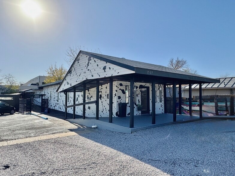 Primary Photo Of 1507 W North Loop Blvd, Austin Freestanding For Lease