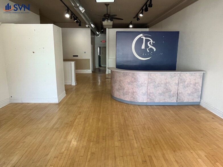 More Photos Of 314 W State St, Geneva Storefront For Lease