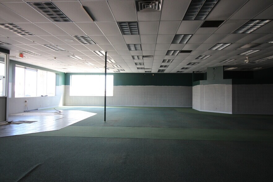 More Photos Of 111-117 N 8th St, Medford General Retail For Lease