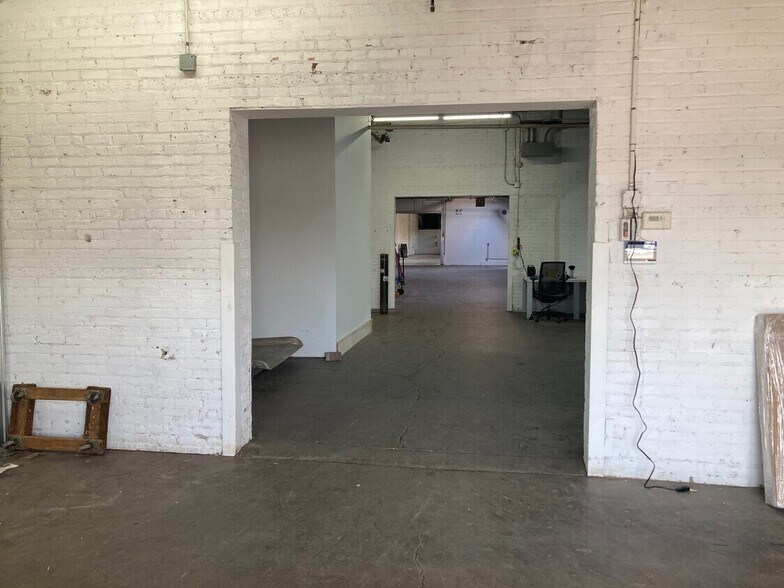 More Photos Of 2002 Dempster St, Evanston Flex For Lease