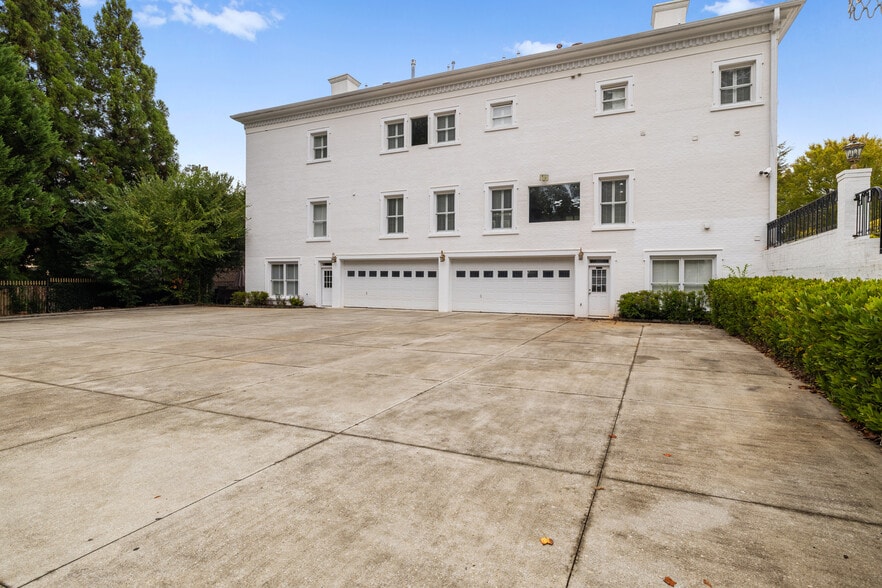 More Photos Of 3687 Briarcliff Rd NE, Atlanta Multifamily For Sale