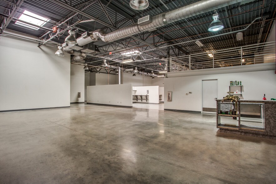 More Photos Of 2021 Commerce Dr, McKinney Office For Sale