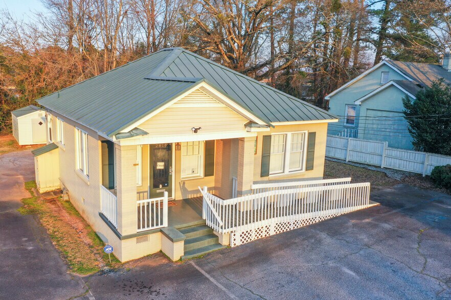 More Photos Of 2816 E North Ave, Anderson Funeral Home For Lease