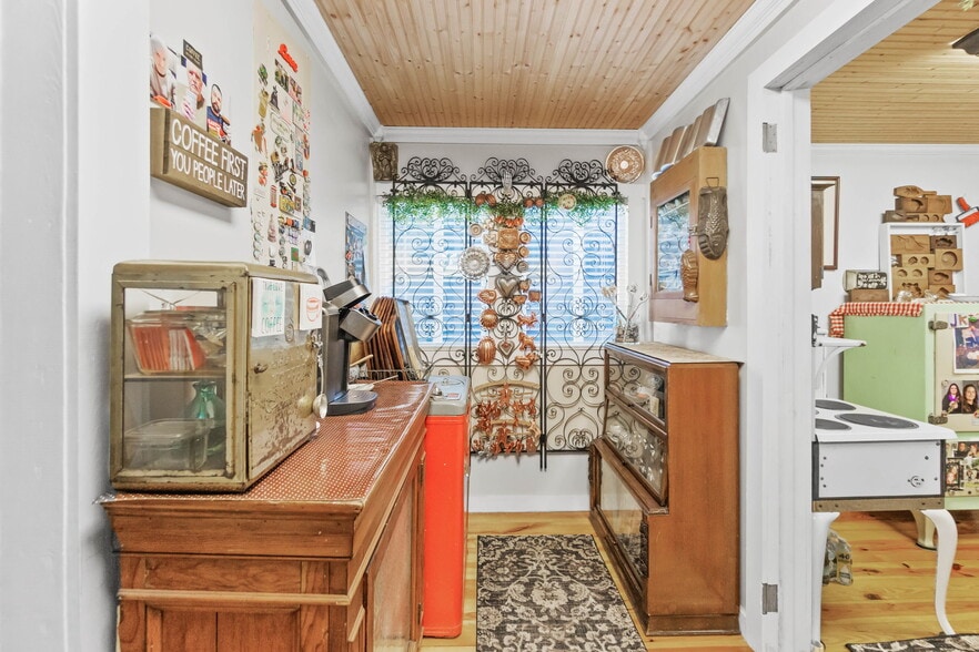 More Photos Of 1748 Georgia St, Alford Specialty For Sale