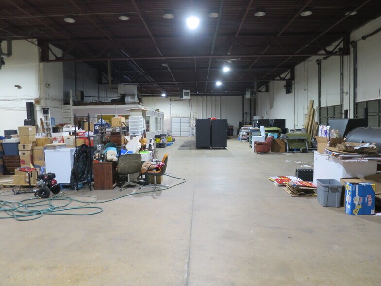 More Photos Of 845 E E.H. Crump Blvd, Memphis Warehouse For Sale