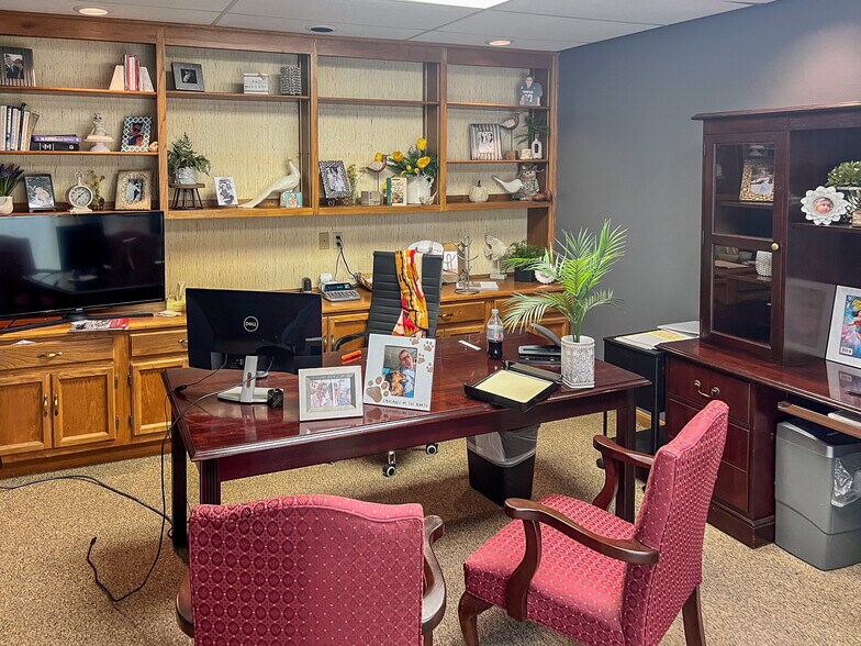 More Photos Of 1924 Fendley Dr, North Little Rock Office For Sale