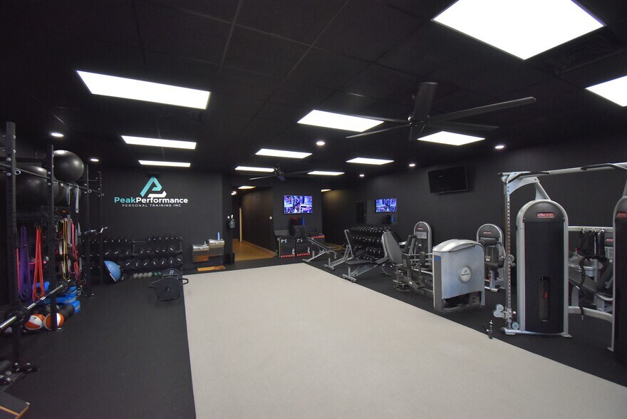 More Photos Of 701 21st St, Vero Beach General Retail For Lease