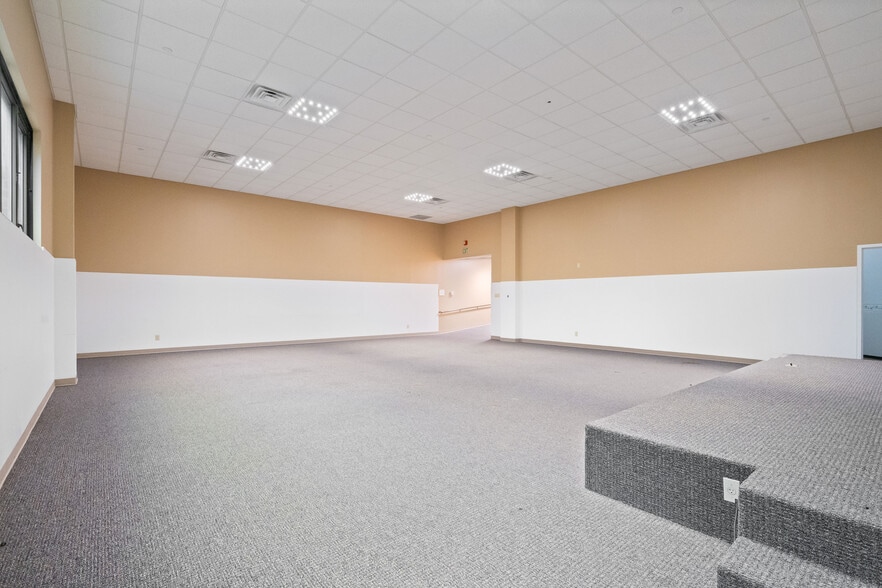 More Photos Of 1015 Michigan Ave, Logansport Flex For Sale
