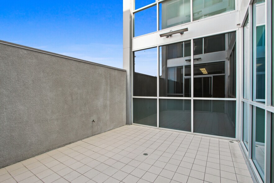 More Photos Of 2332 Cotner Ave, Los Angeles Loft Creative Space For Lease